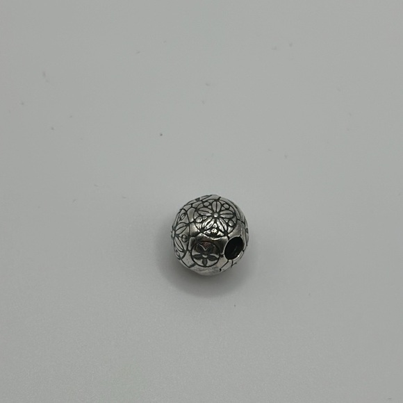 Pandora Beautiful Flowers Engraving Design 925 silver charm - Picture 3 of 5